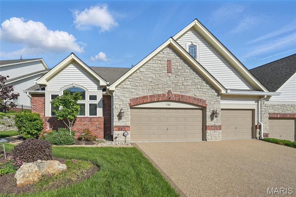 Property Photo:  735 Stonebluff Court  MO 63005 