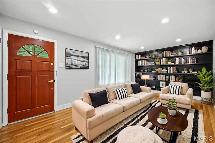Property Photo:  1005 Edgehill Drive  MO 63135 
