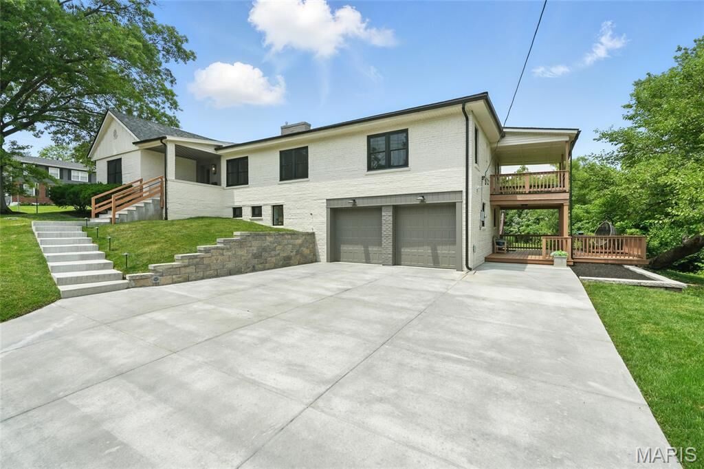 Property Photo:  323 E Clinton Place  MO 63122 