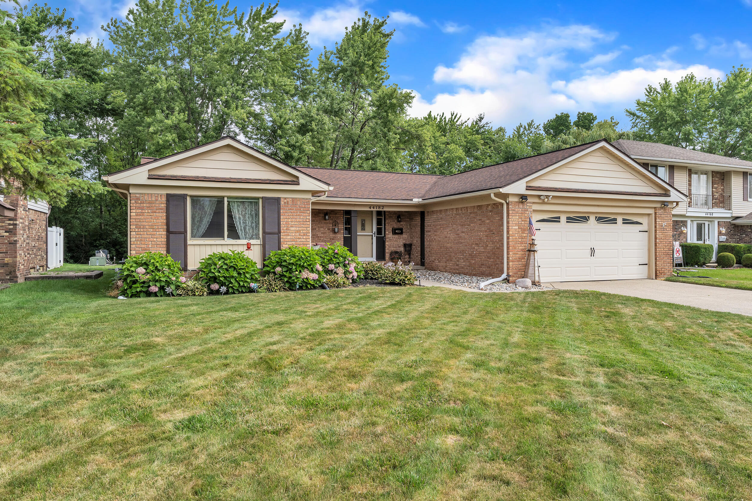 Property Photo: 44182 Leeann Lane MI 48187