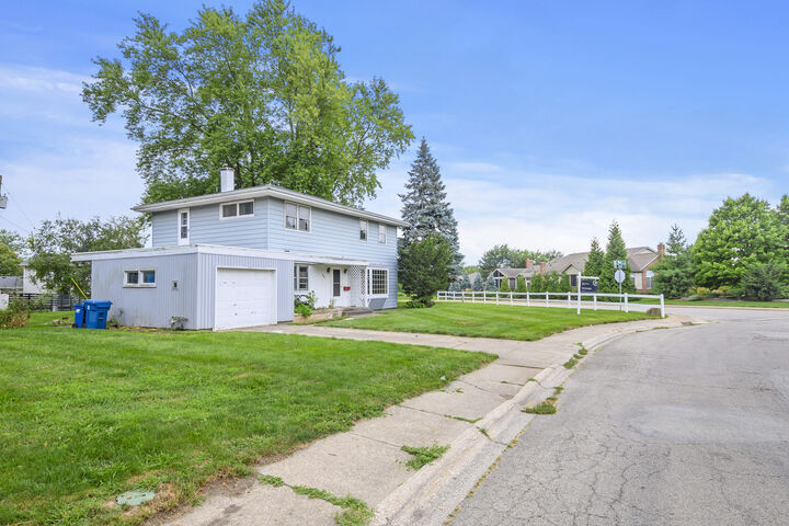 Property Photo: 698 W River Street IL 60914