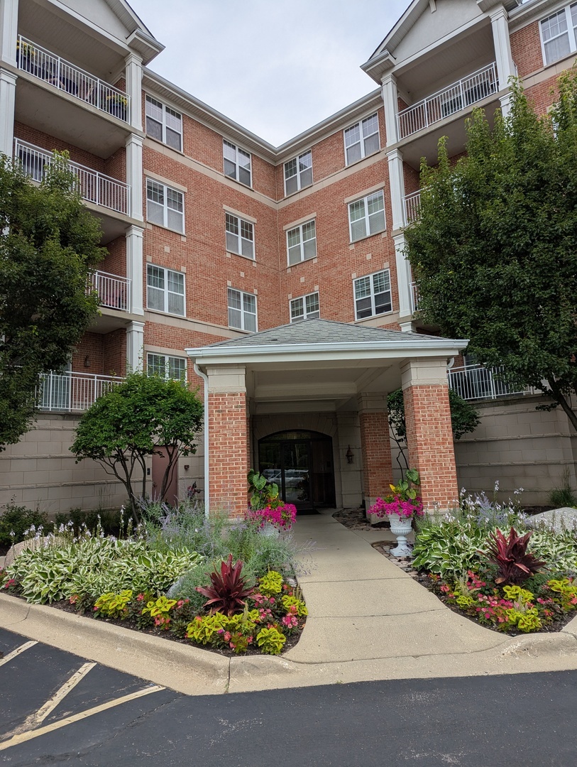 Property Photo: 101 Pointe Drive 203 IL 60062