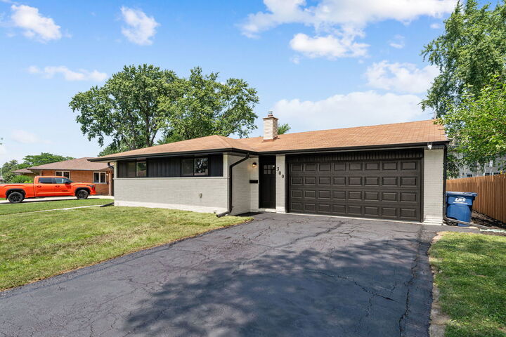 Property Photo: 300 Lance Drive IL 60016