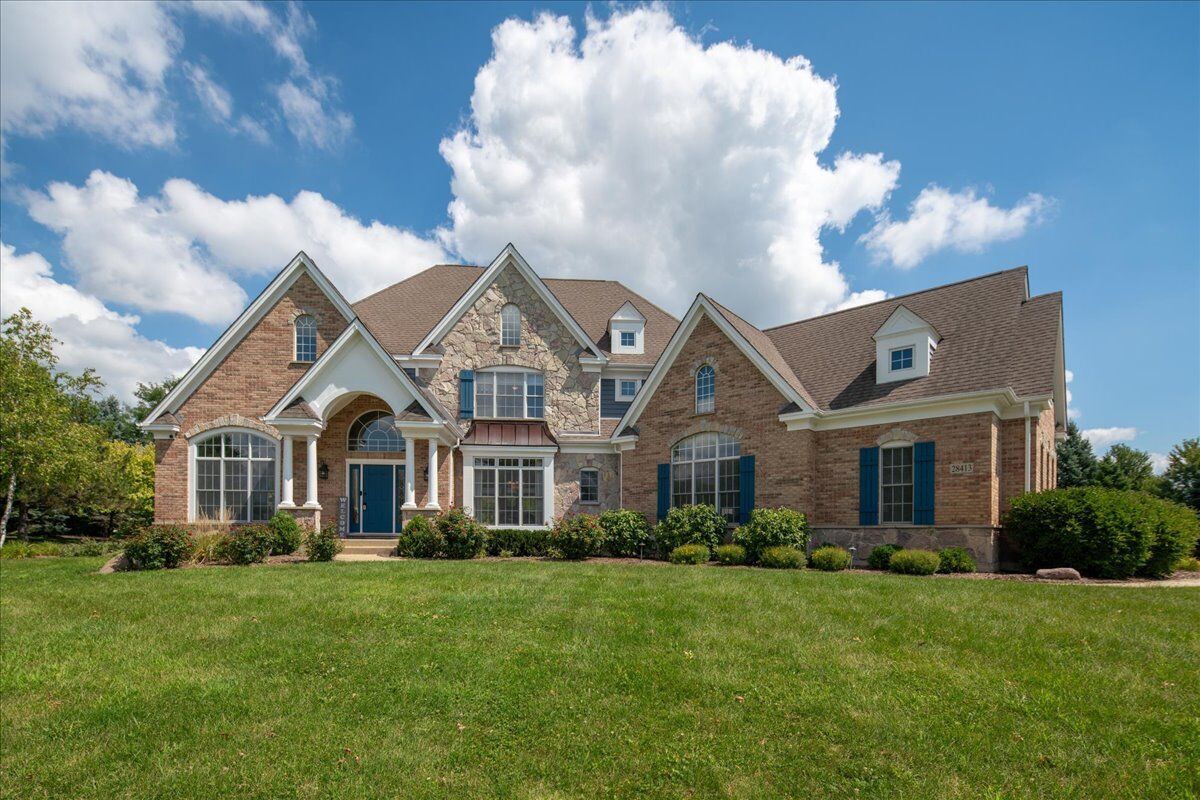 Property Photo: 28413 W Harvest Glen Circle IL 60013