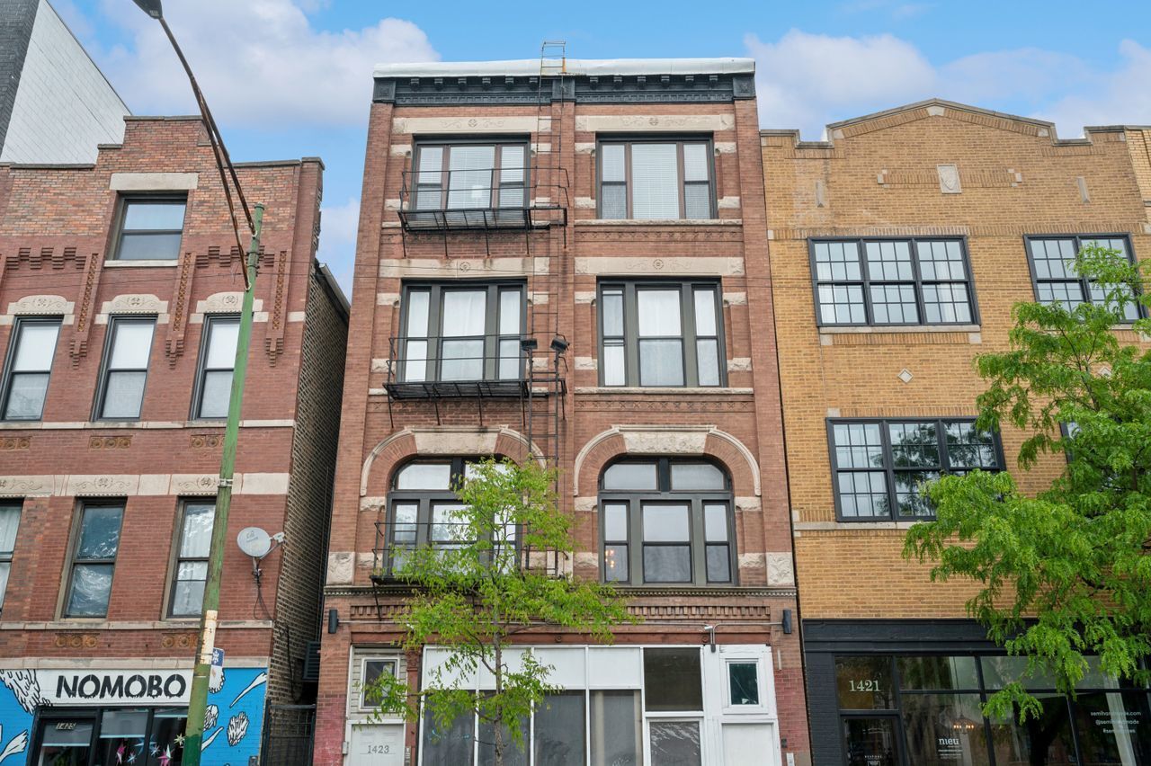 Property Photo:  1423 N Ashland Avenue 201  IL 60622 