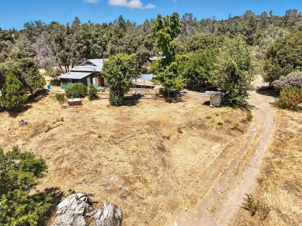 Property Photo: 46467 Bissett Station Road CA 93644