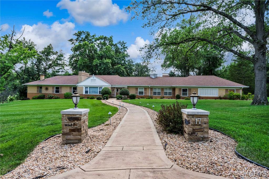 Property Photo: 17 Country Aire Drive MO 63131