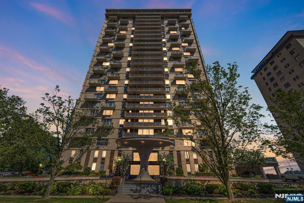 160 Overlook Avenue 22F  Hackensack NJ 07601 photo