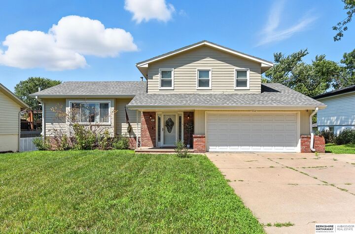 Property Photo:  3914 N 94th Street  NE 68134 