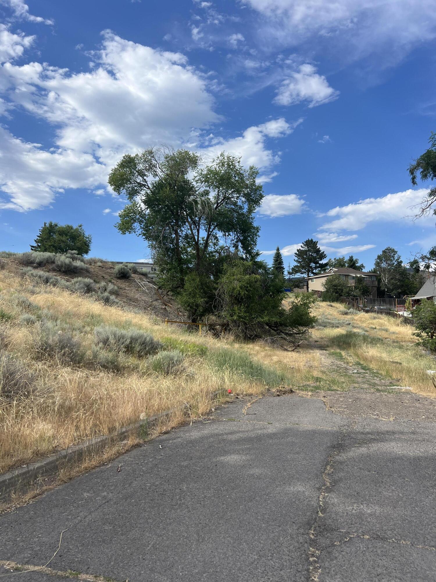 Property Photo:  1944 Academy Avenue 3&Amp4  OR 97601 