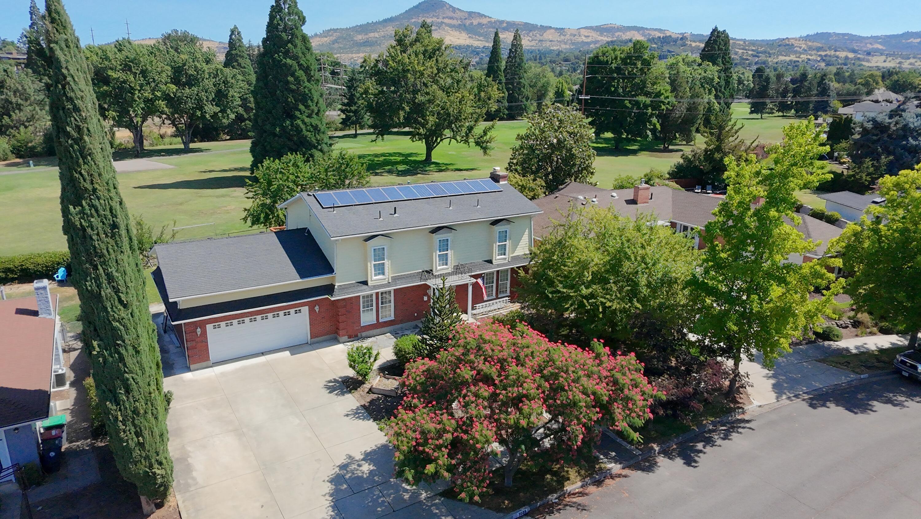 Property Photo: 3005 El Dorado Drive OR 97504