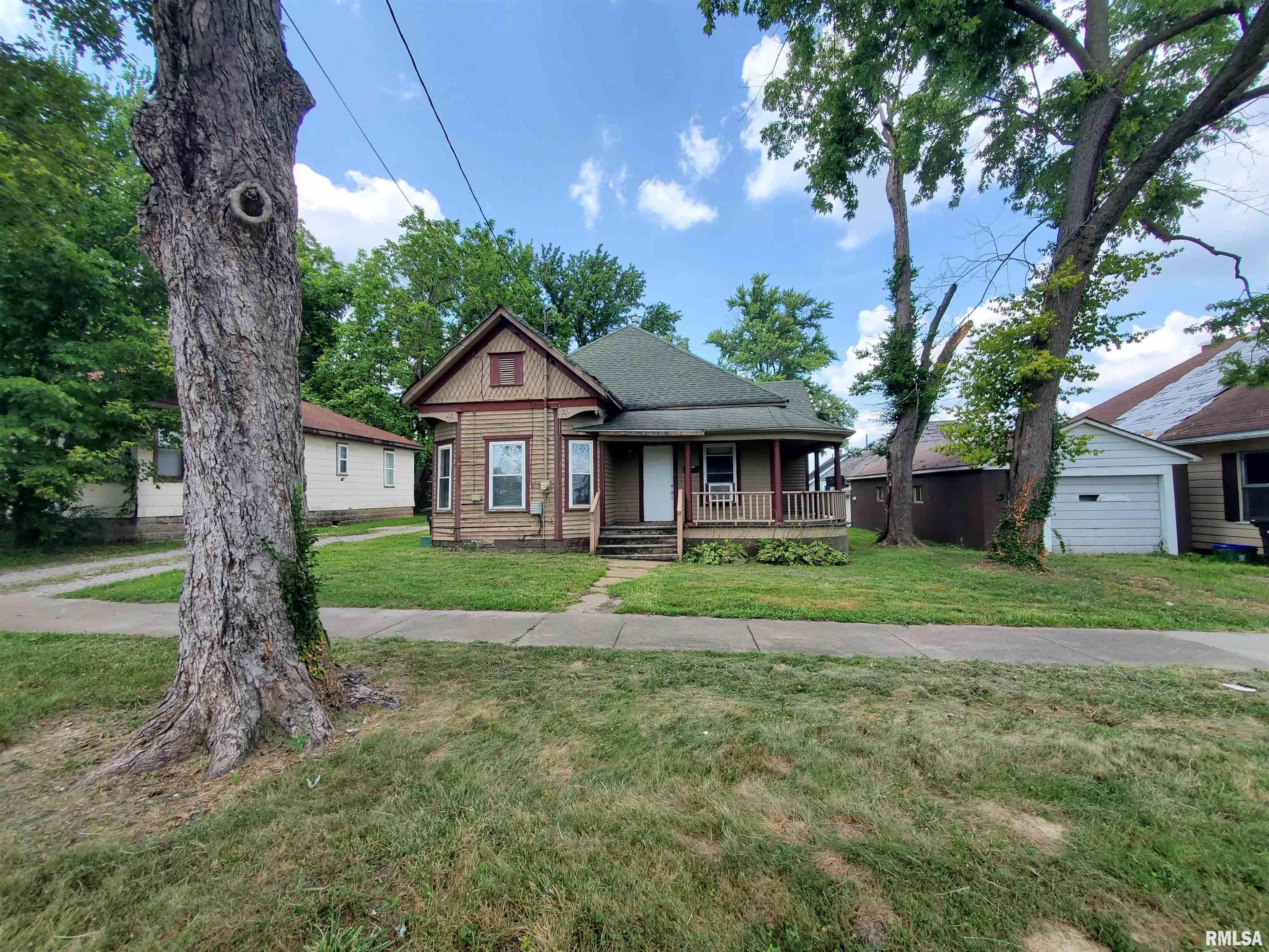 302 W Pecan Street  Carbondale IL 62901 photo