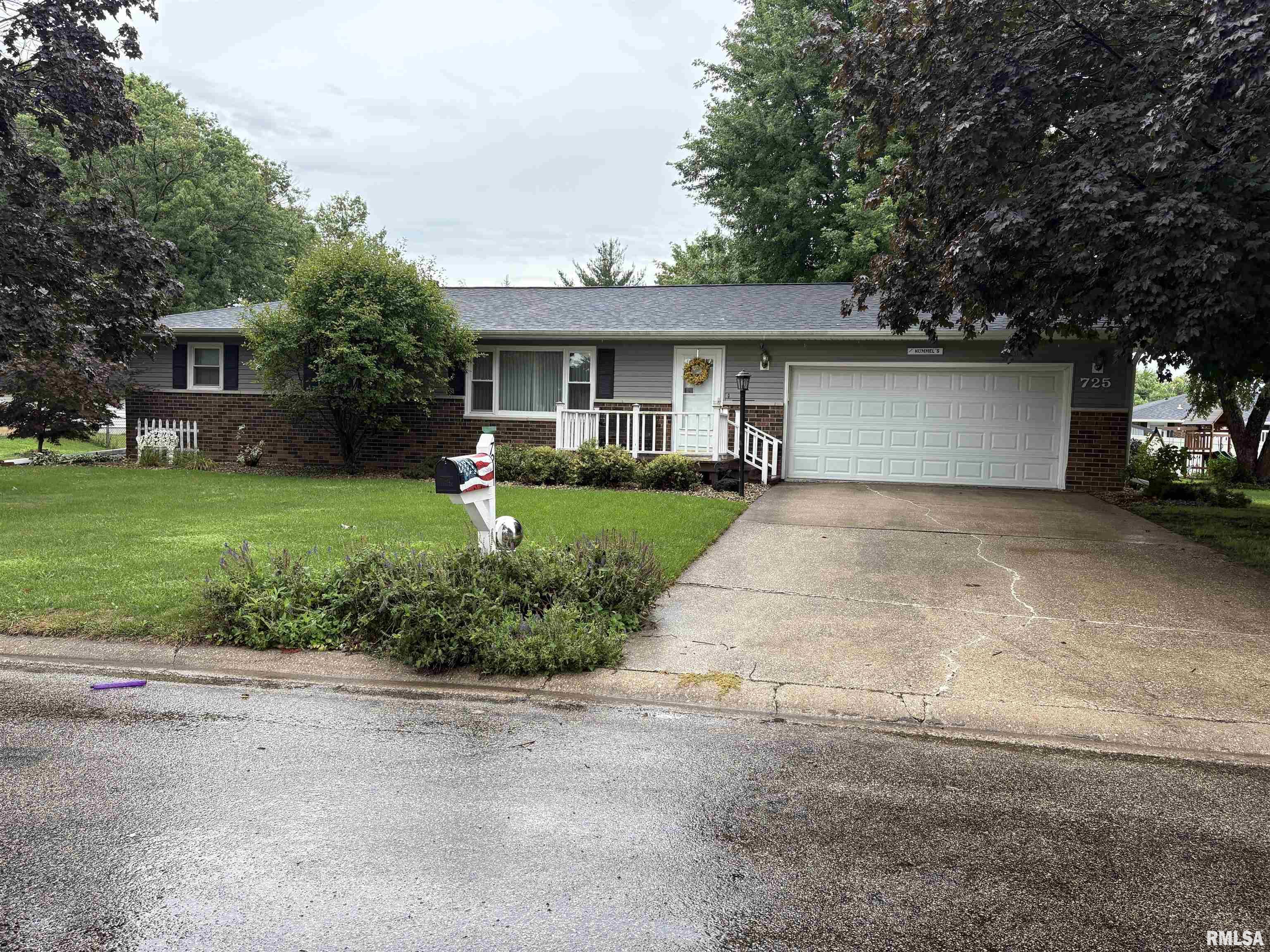 725 Pleasant Drive  Knoxville IL 61448 photo