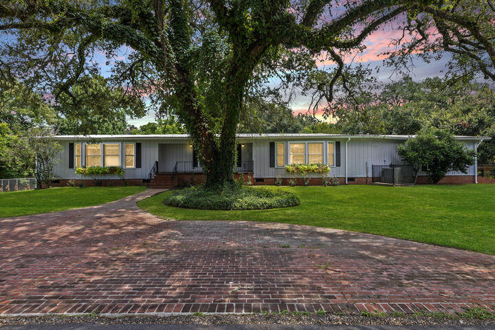 Property Photo:  201 Edgewood Dr  LA 70503 