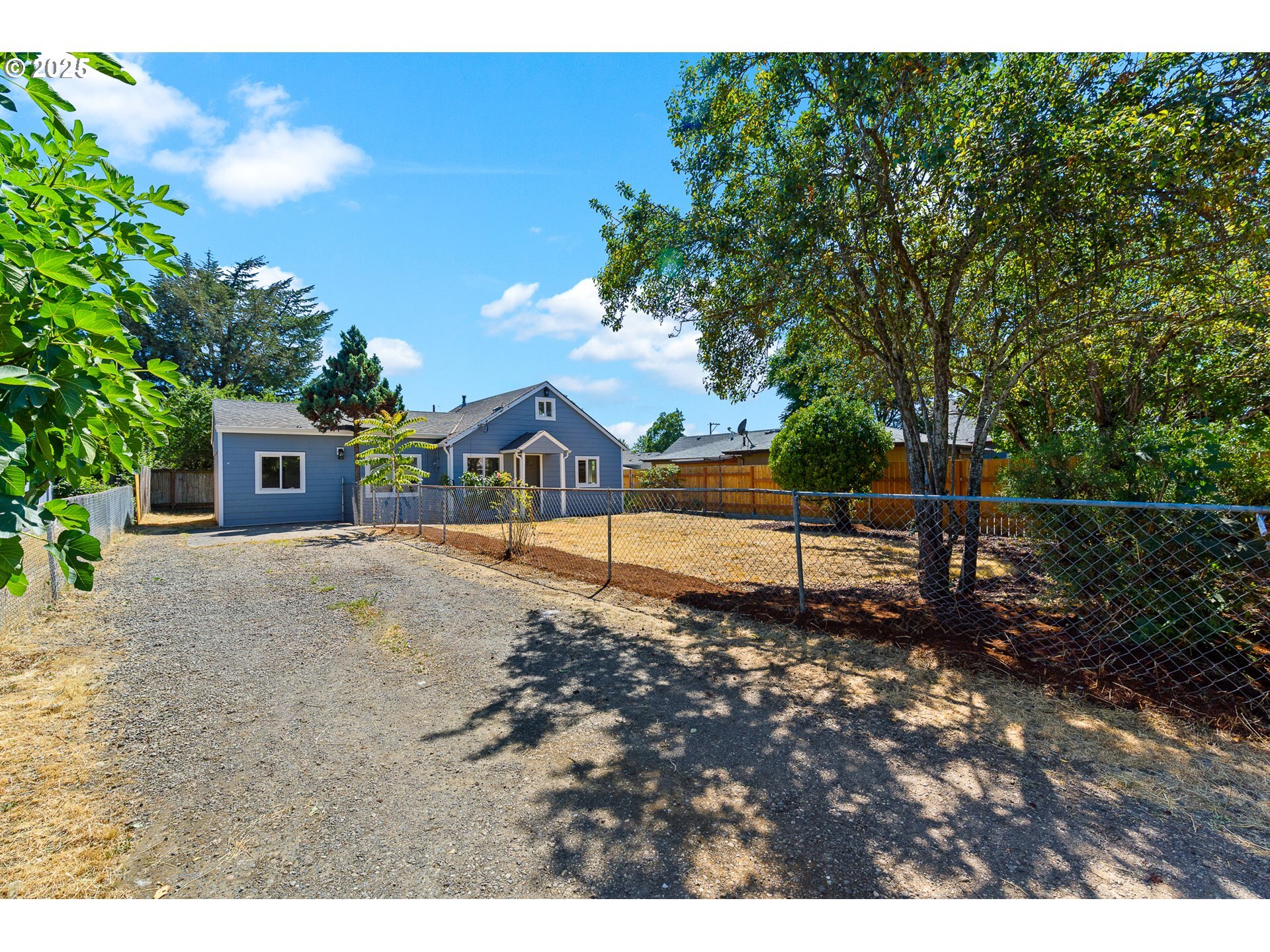 Property Photo: 8220 SE Gray St OR 97086
