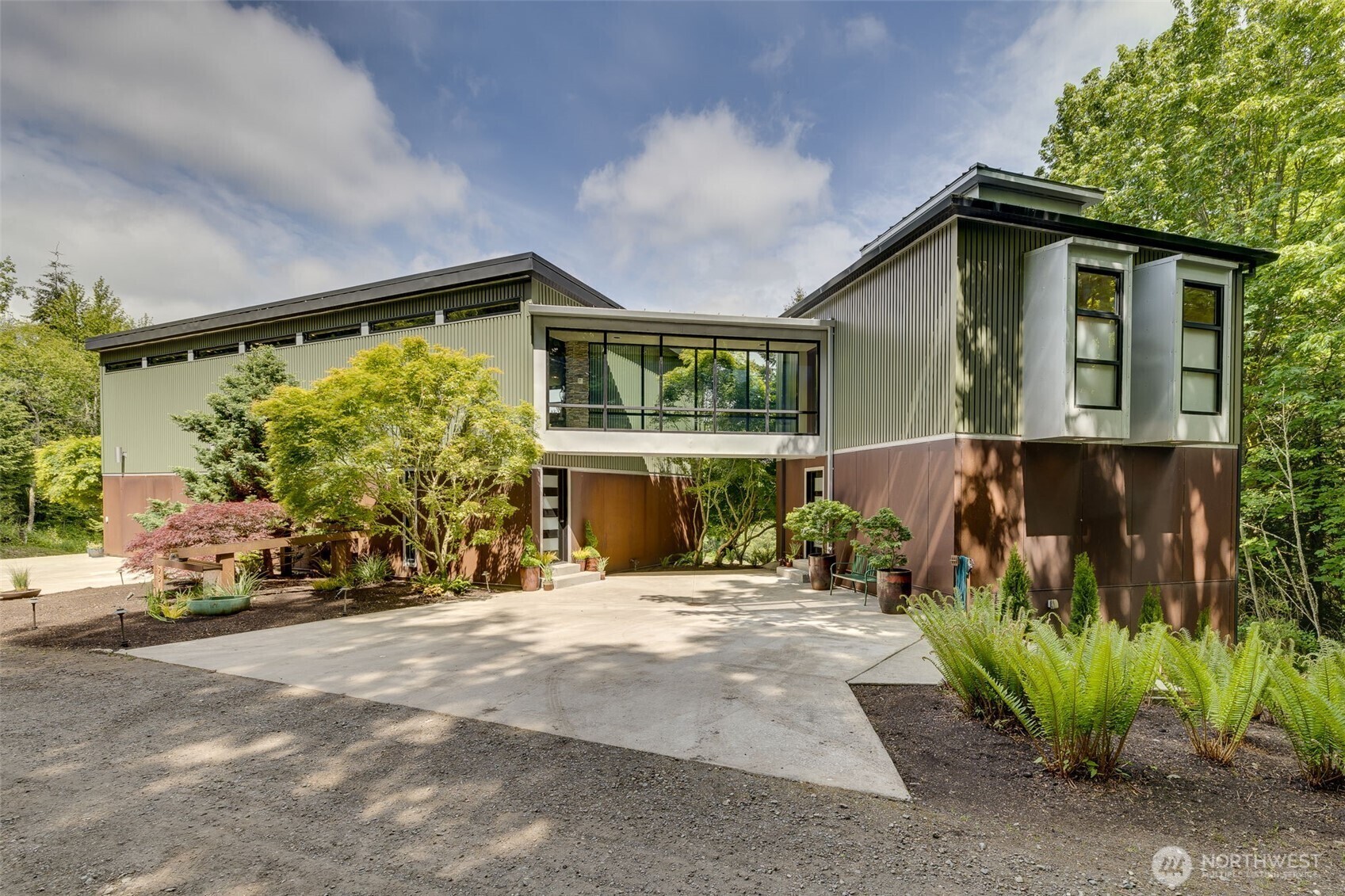 Property Photo: 298 Echo Ridge Way WA 98282