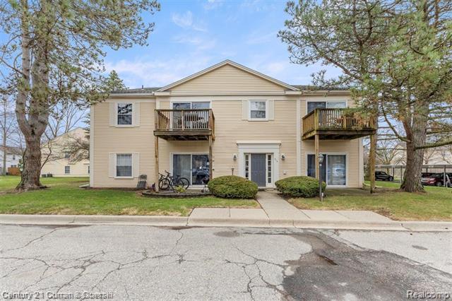 Property Photo:  910 Chestnut Hill Drive  MI 48326 