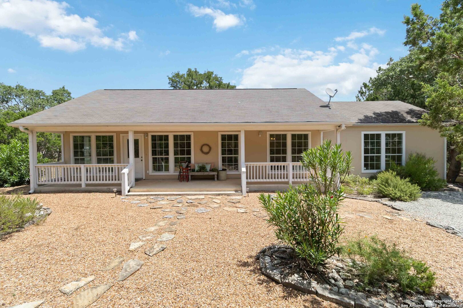 Property Photo:  385 Rolling View  TX 78133 
