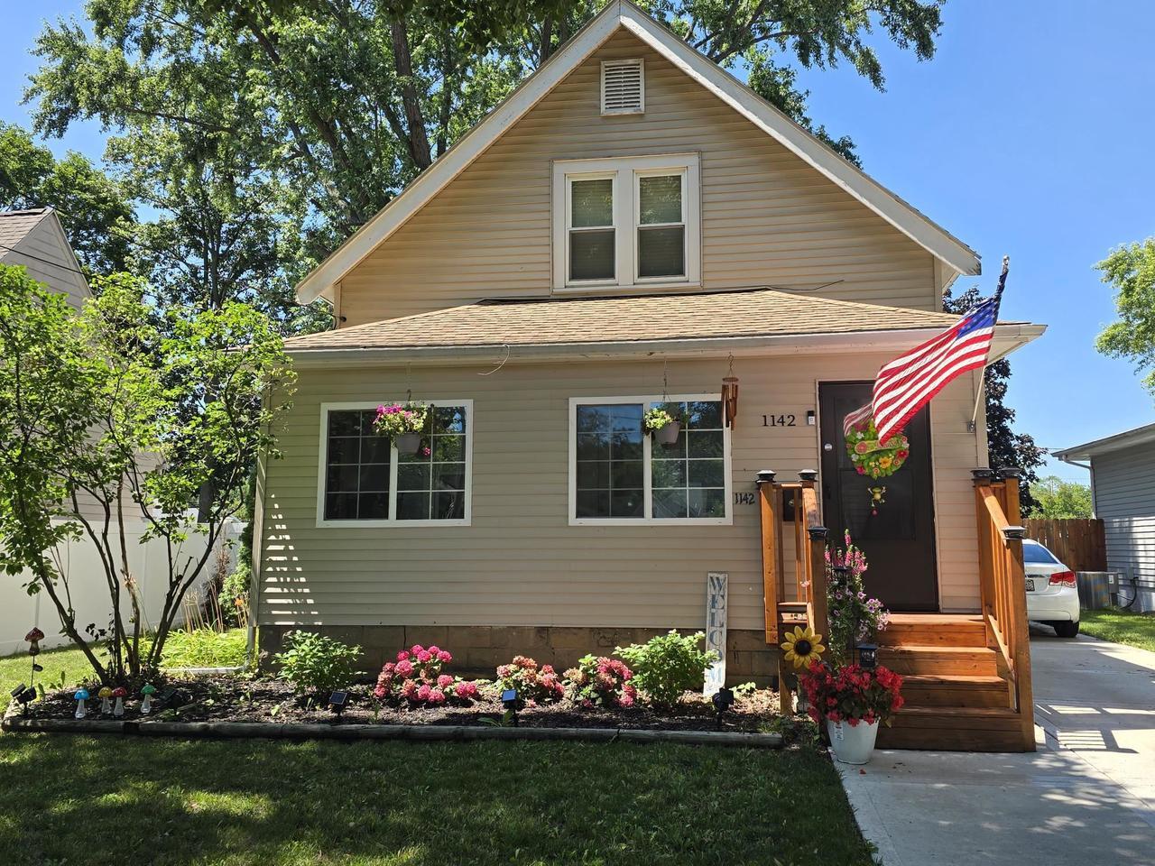Property Photo:  1142 Hackett Street  WI 53511 