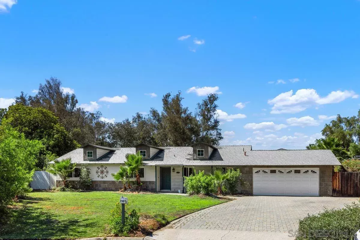 Property Photo: 1140 Cloverleaf Dr CA 92019