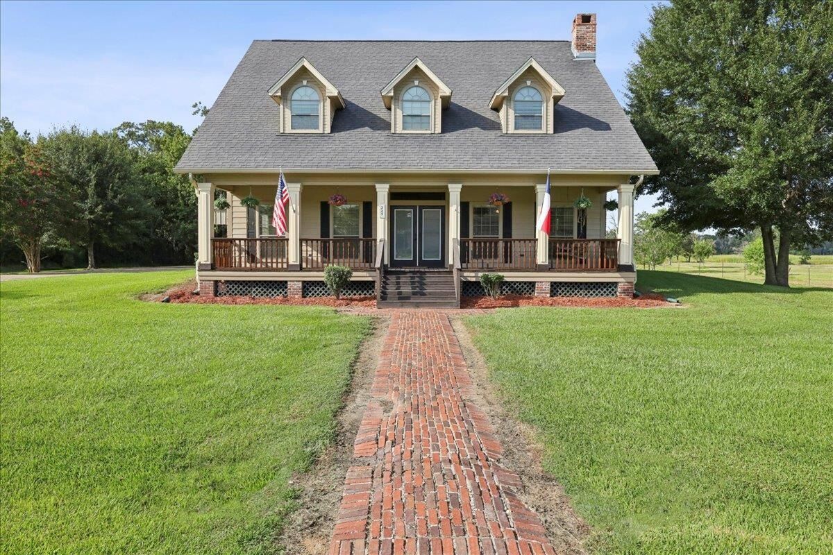 Property Photo: 225 Loch Lomond TX 77611