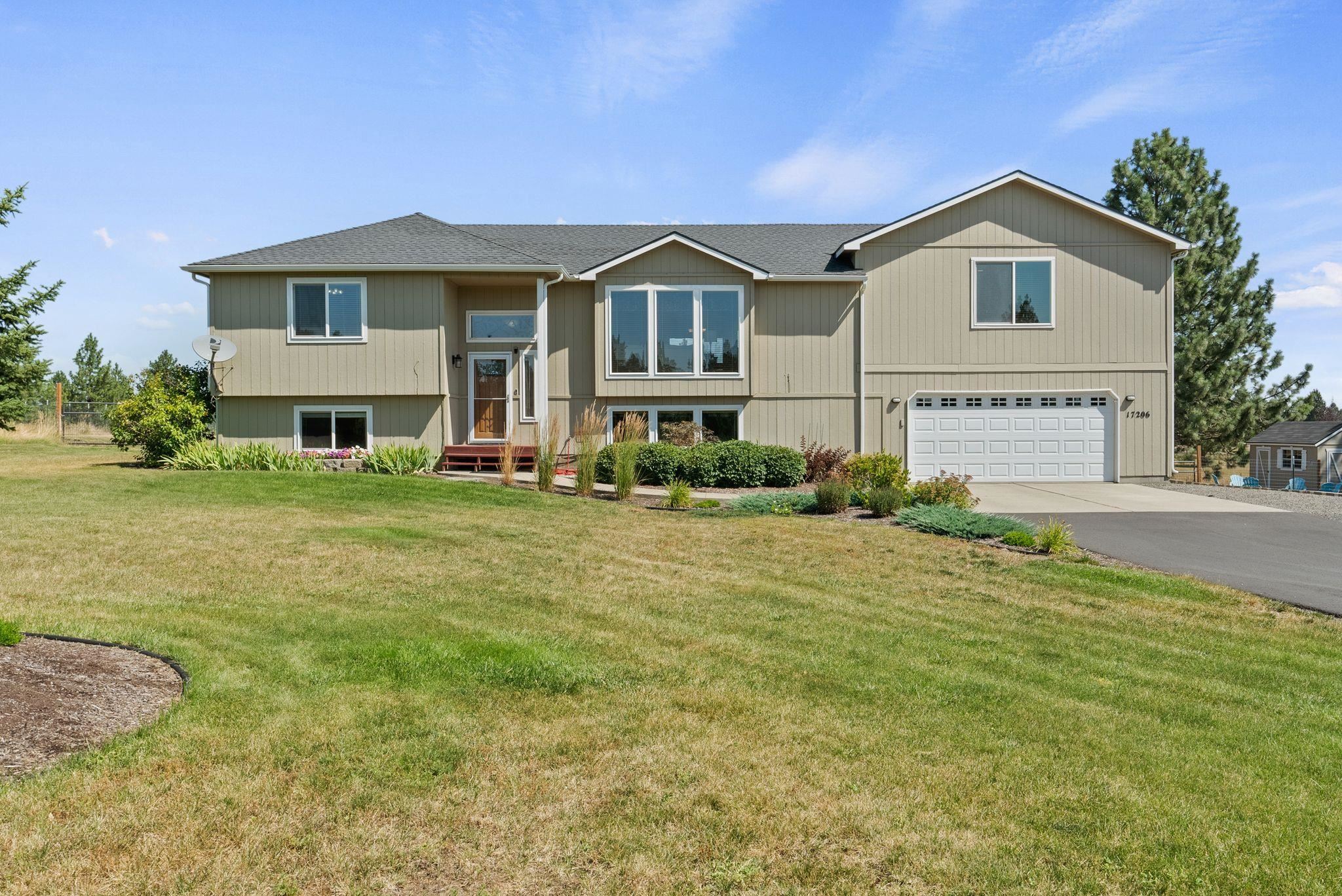 Property Photo: 17206 W Buckboard Ave WA 99022