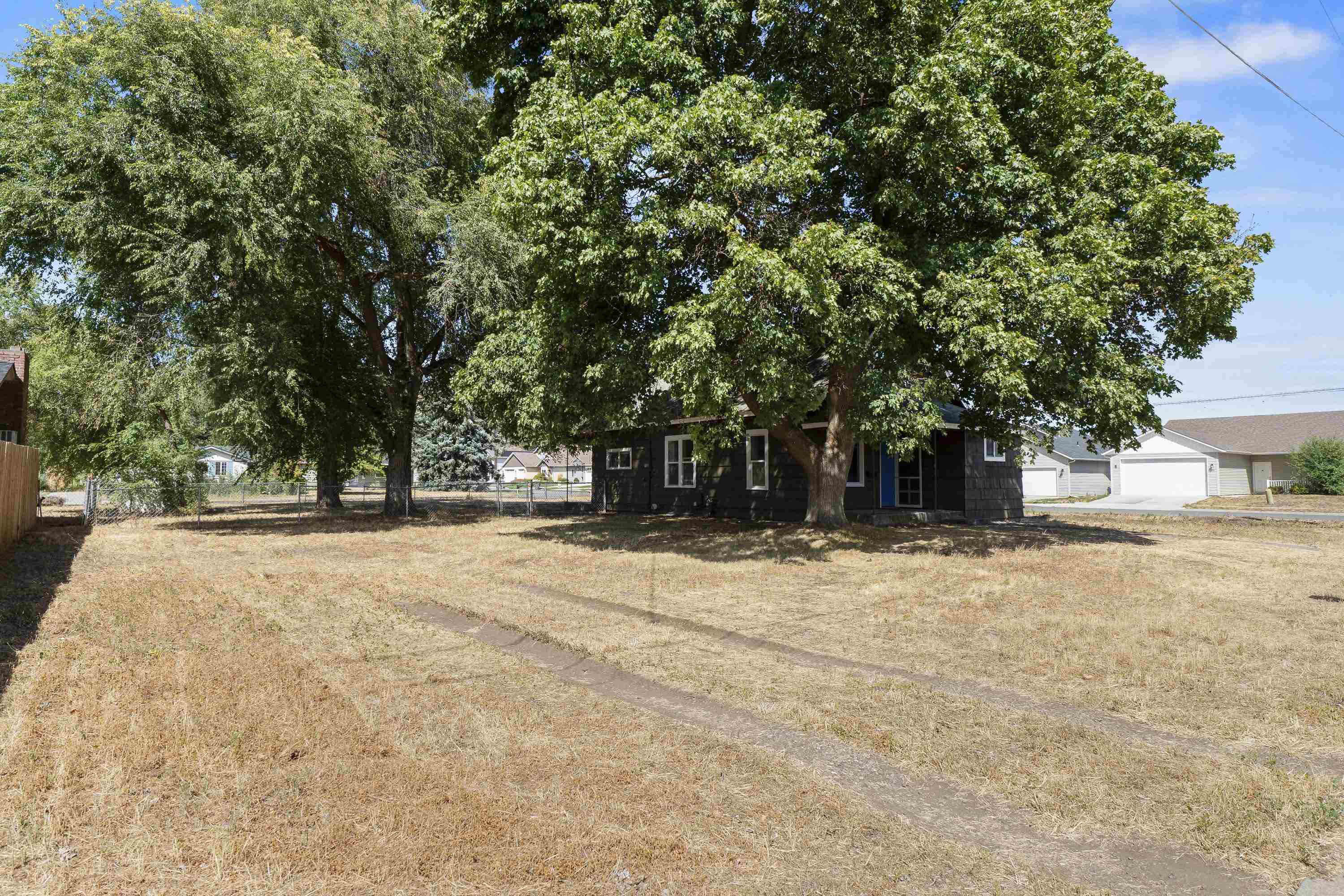 Property Photo: 4323 E Buckeye Ave WA 99217