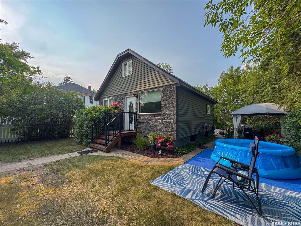 Property Photo:  554 22nd Street E  SK S6V 1N7 