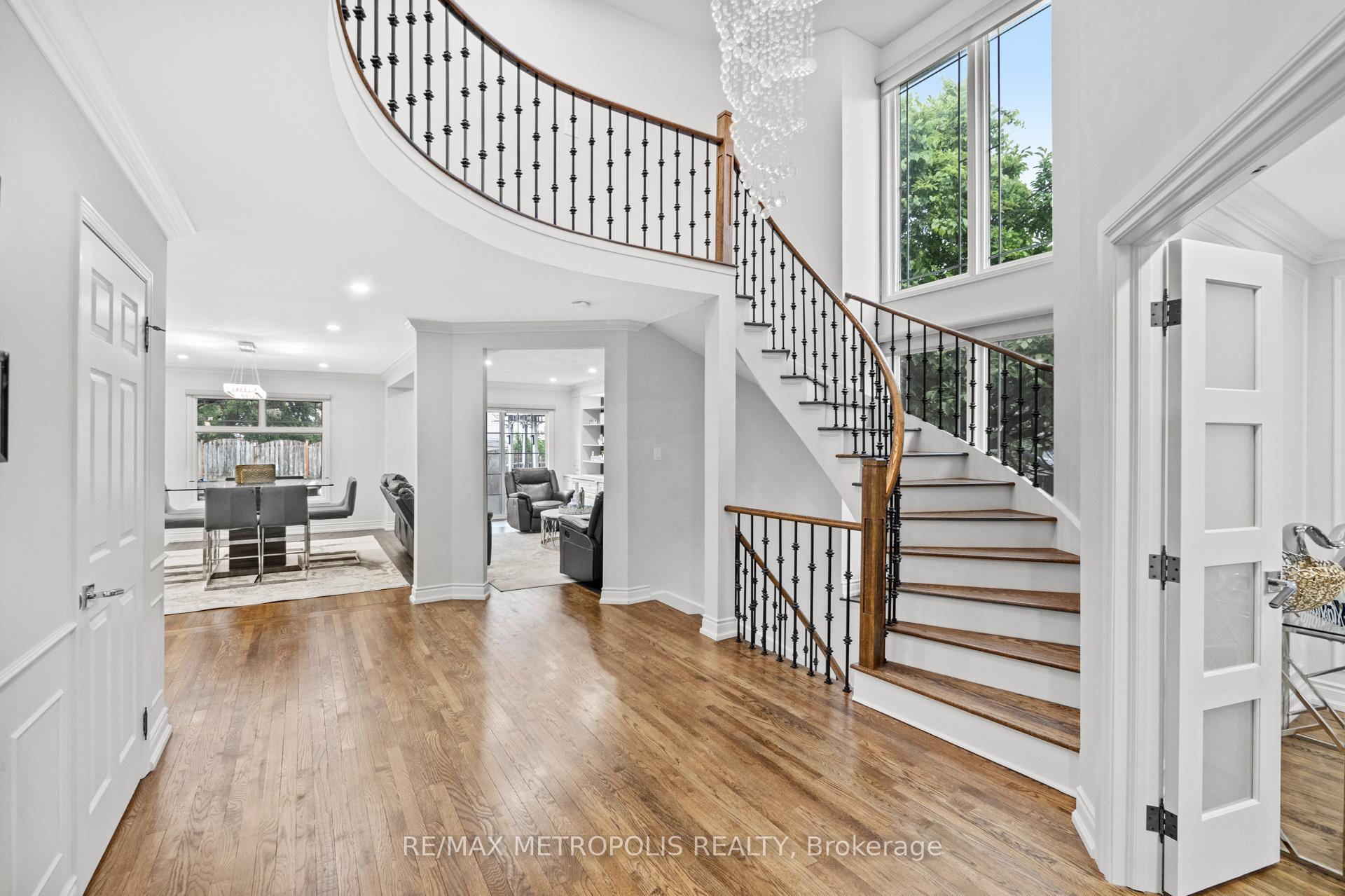 Property Photo:  914 Sproule Crescent  ON L1K 2C8 