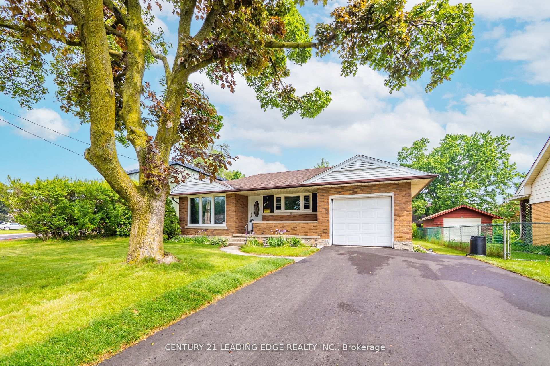 Photo de la propriété: 427 Krug Street ON N2B 1K9