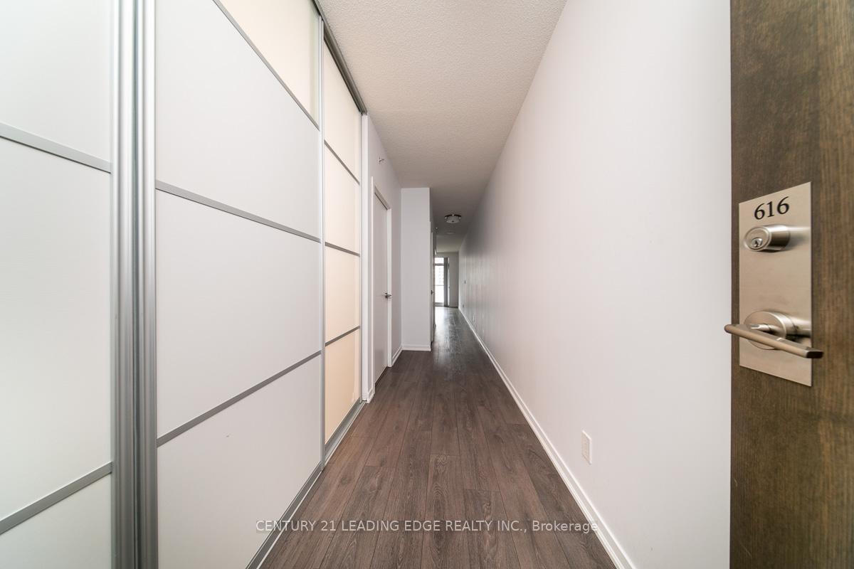 Property Photo: 68 Abell Street 616 ON M6J 0B1