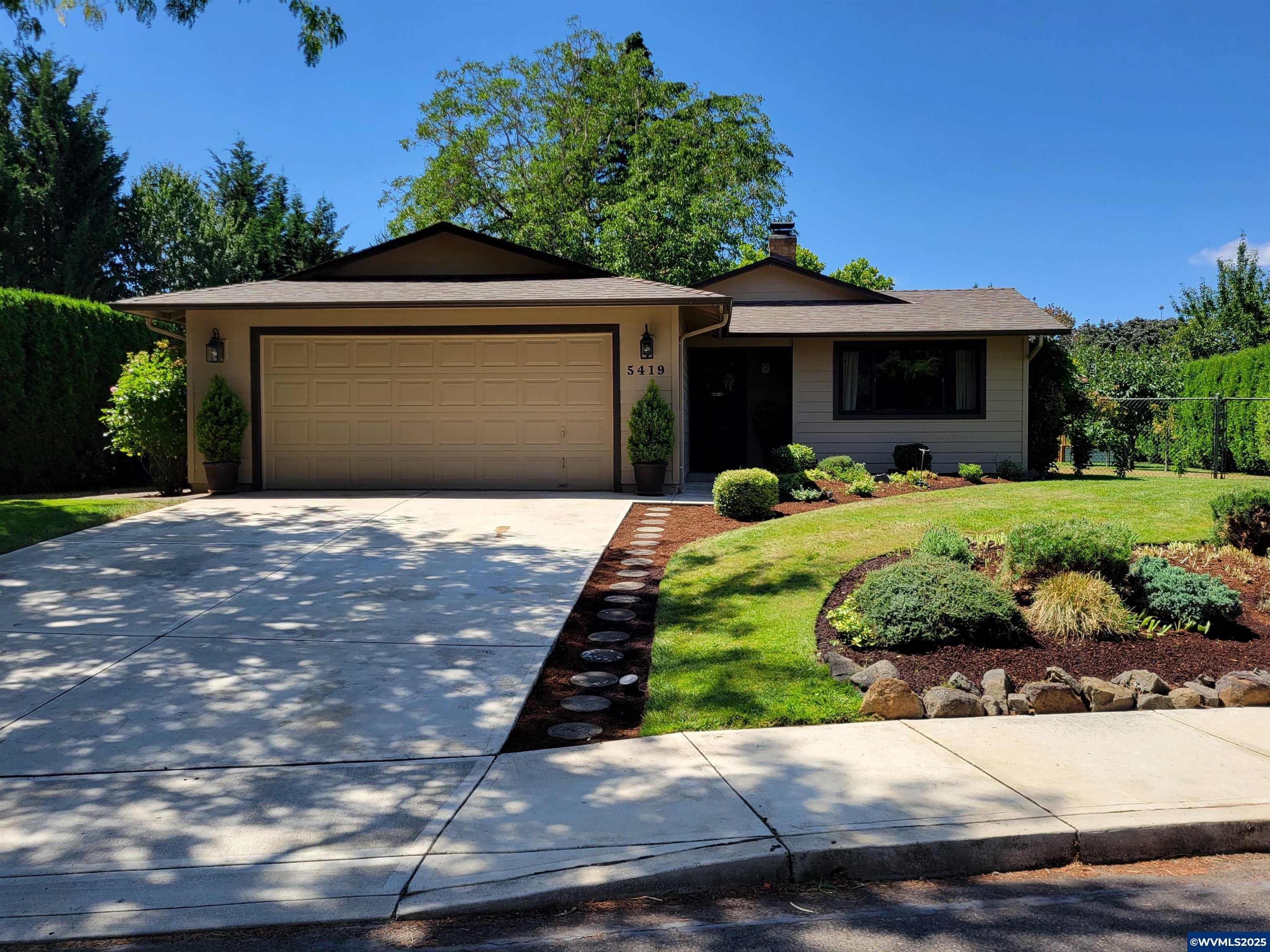 Property Photo:  5419 Kalmia Dr NE  OR 97303 