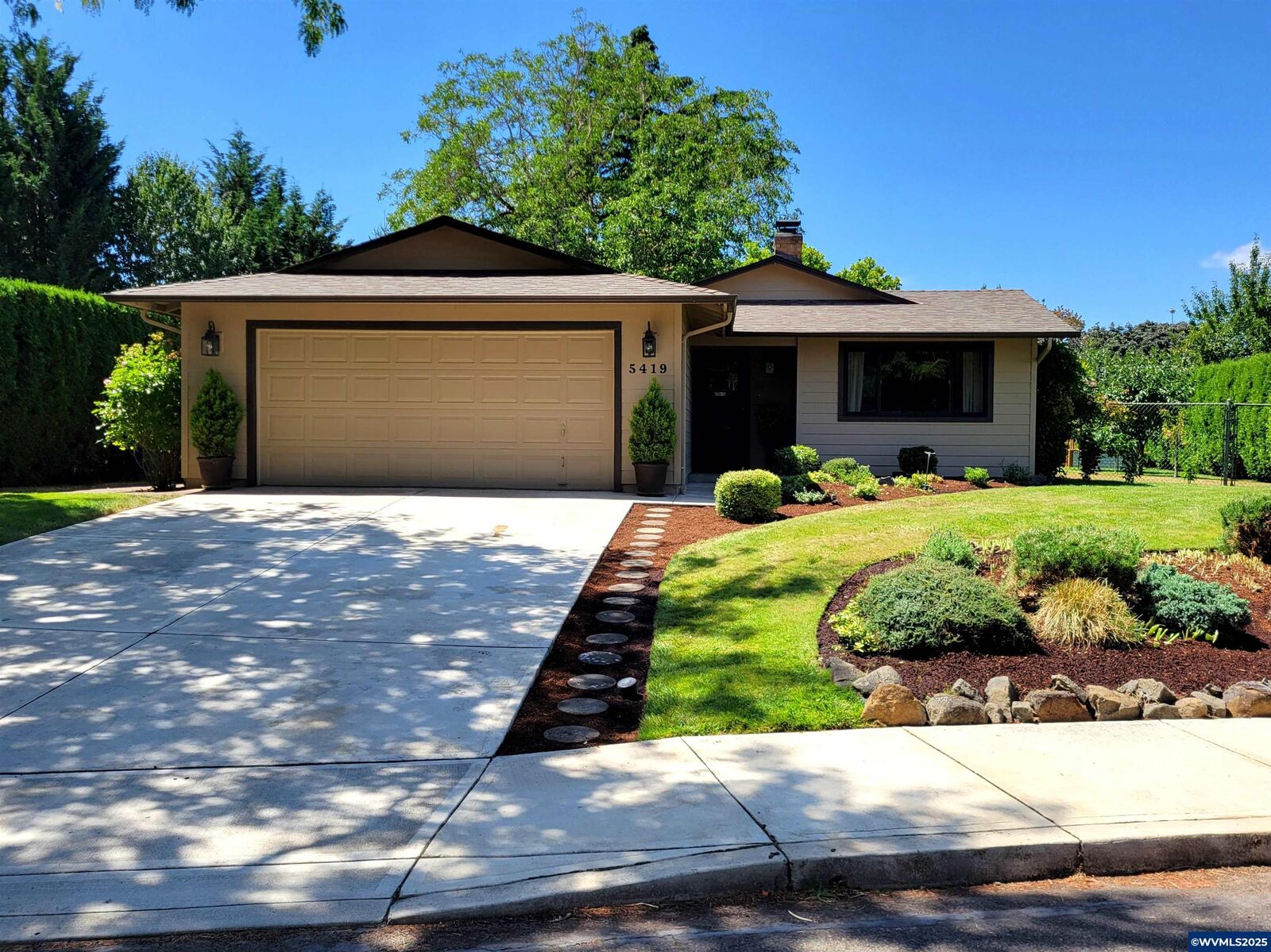 Property Photo:  5419 Kalmia Dr NE  OR 97303 
