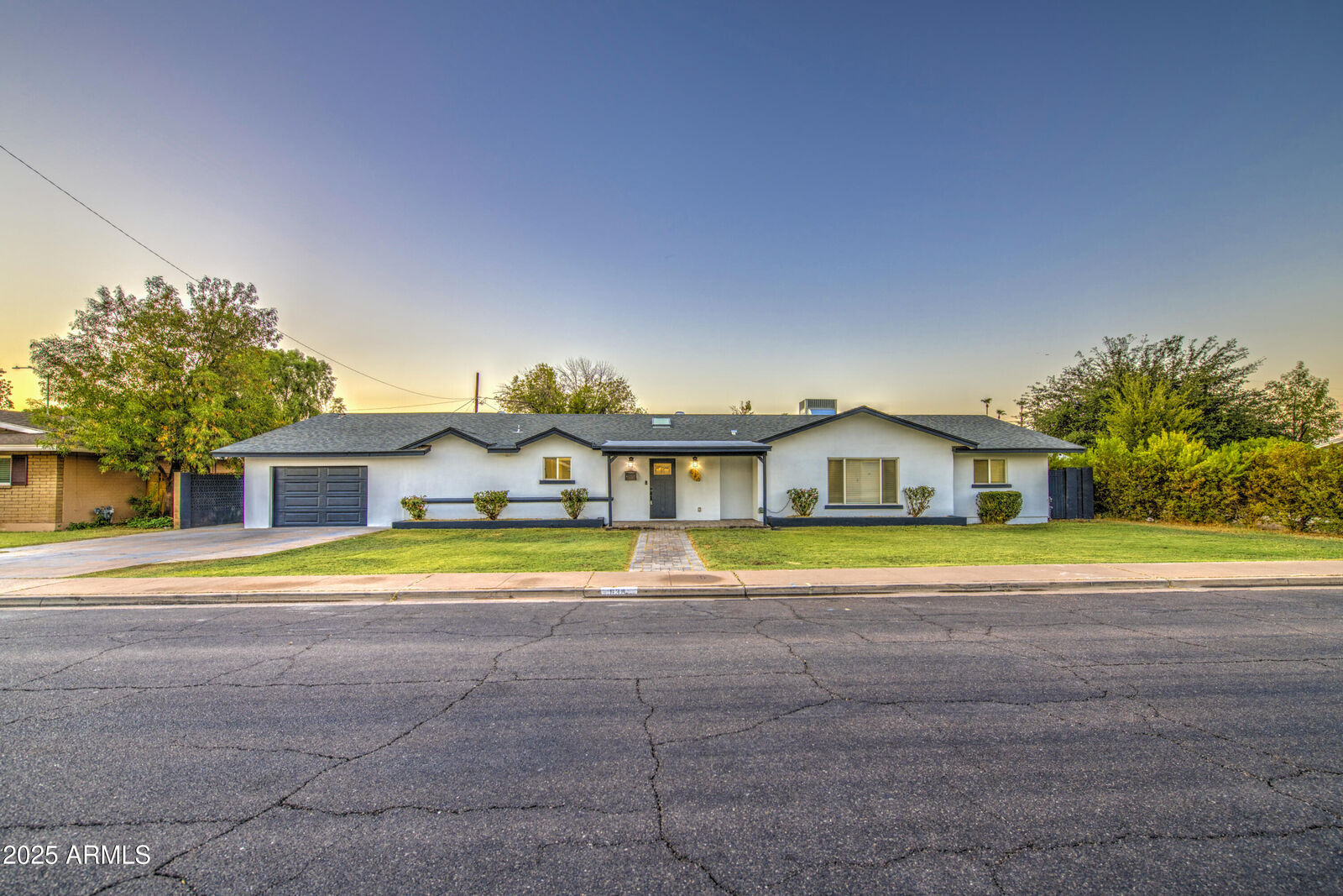 Property Photo: 636 E 6th Place AZ 85203