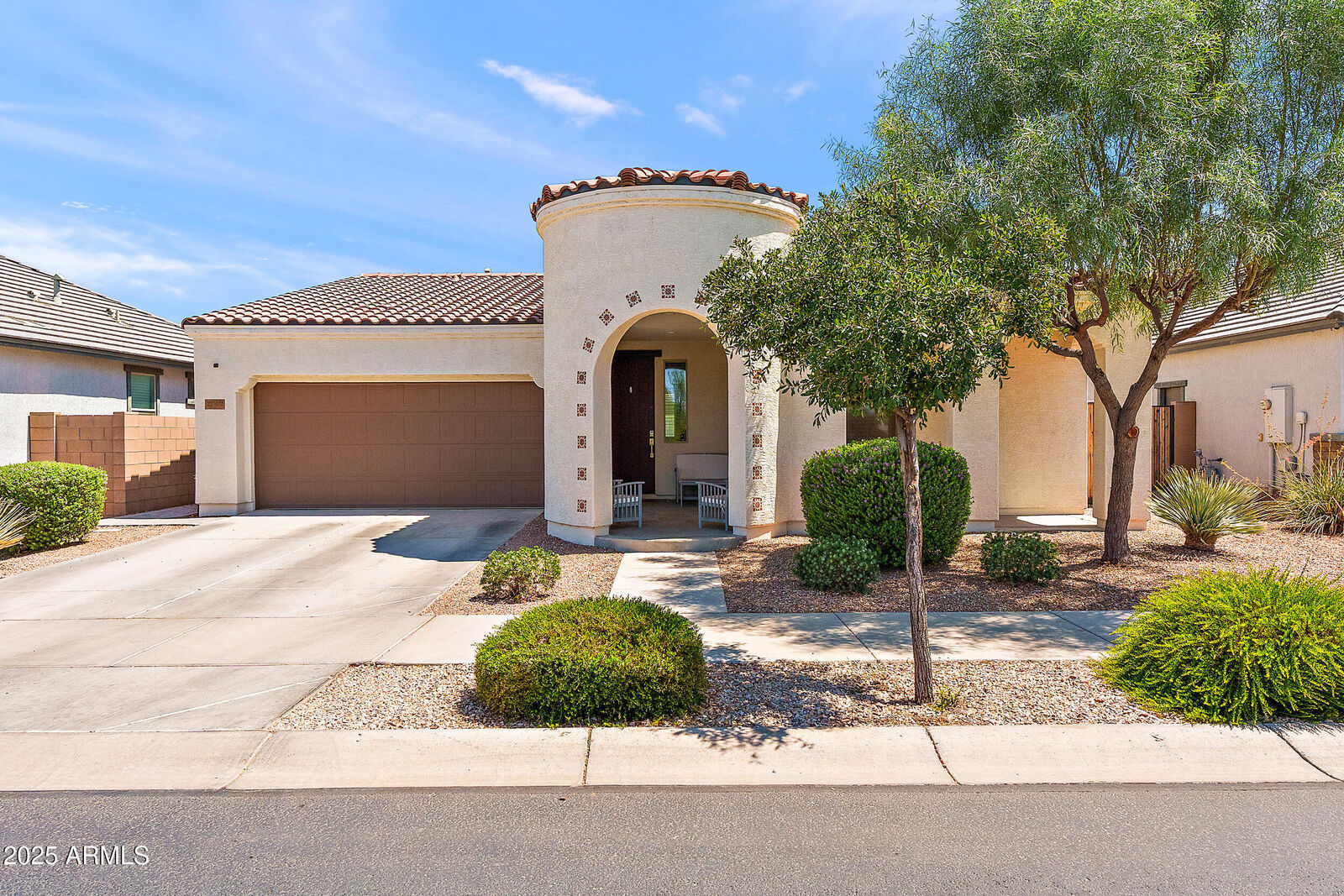 Property Photo:  22592 E Via Estancia --  AZ 85142 