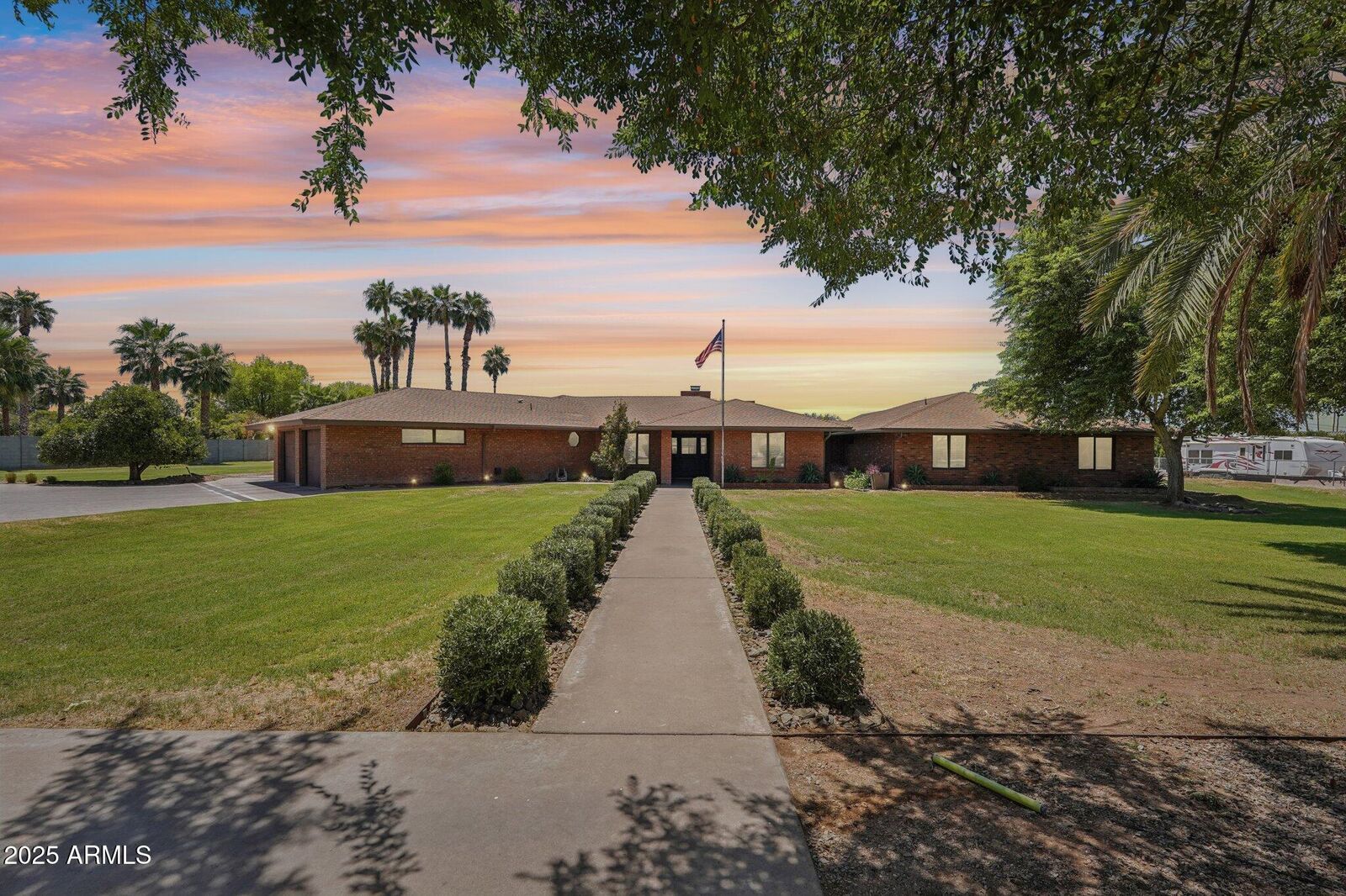 Property Photo: 4041 E Hermosa Vista Drive AZ 85215