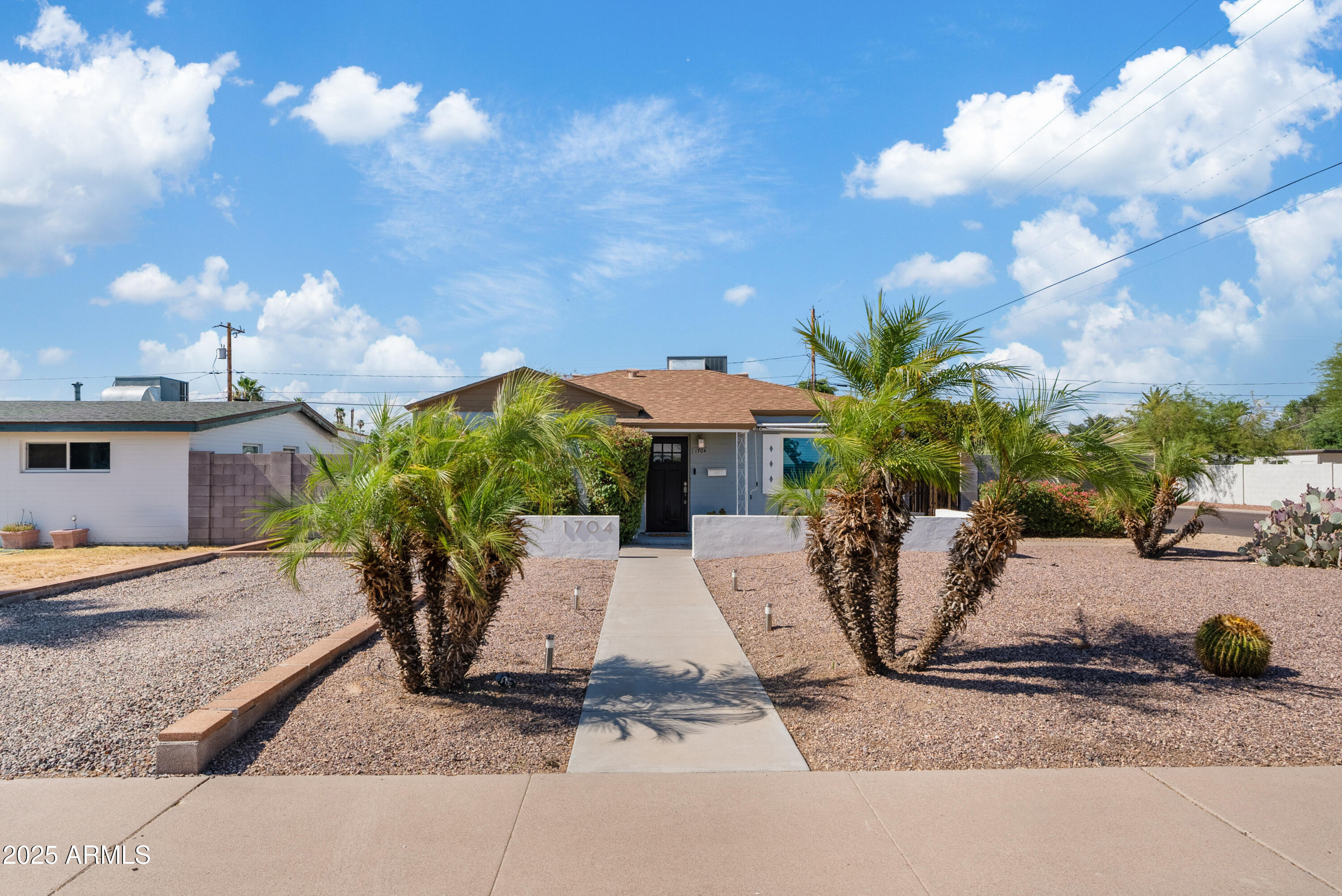 Property Photo: 1704 W Roma Avenue AZ 85015