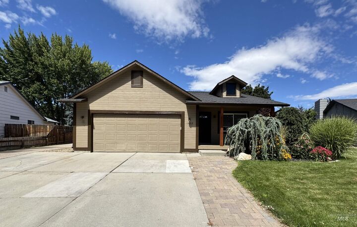 Property Photo: 1412 E Pineridge Dr ID 83716