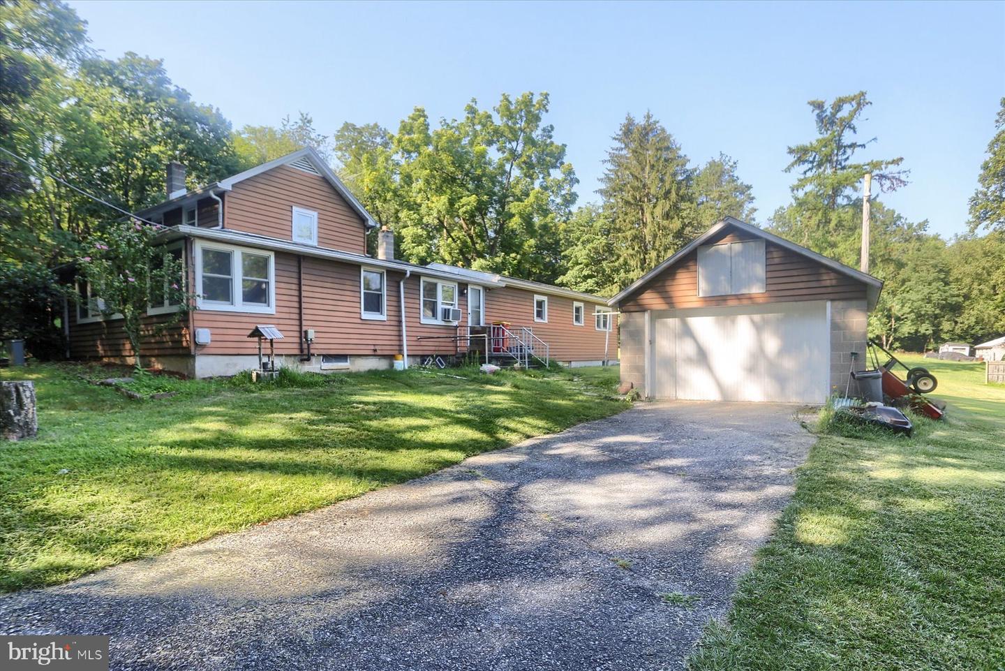 Property Photo: 229 Hill Street PA 17065