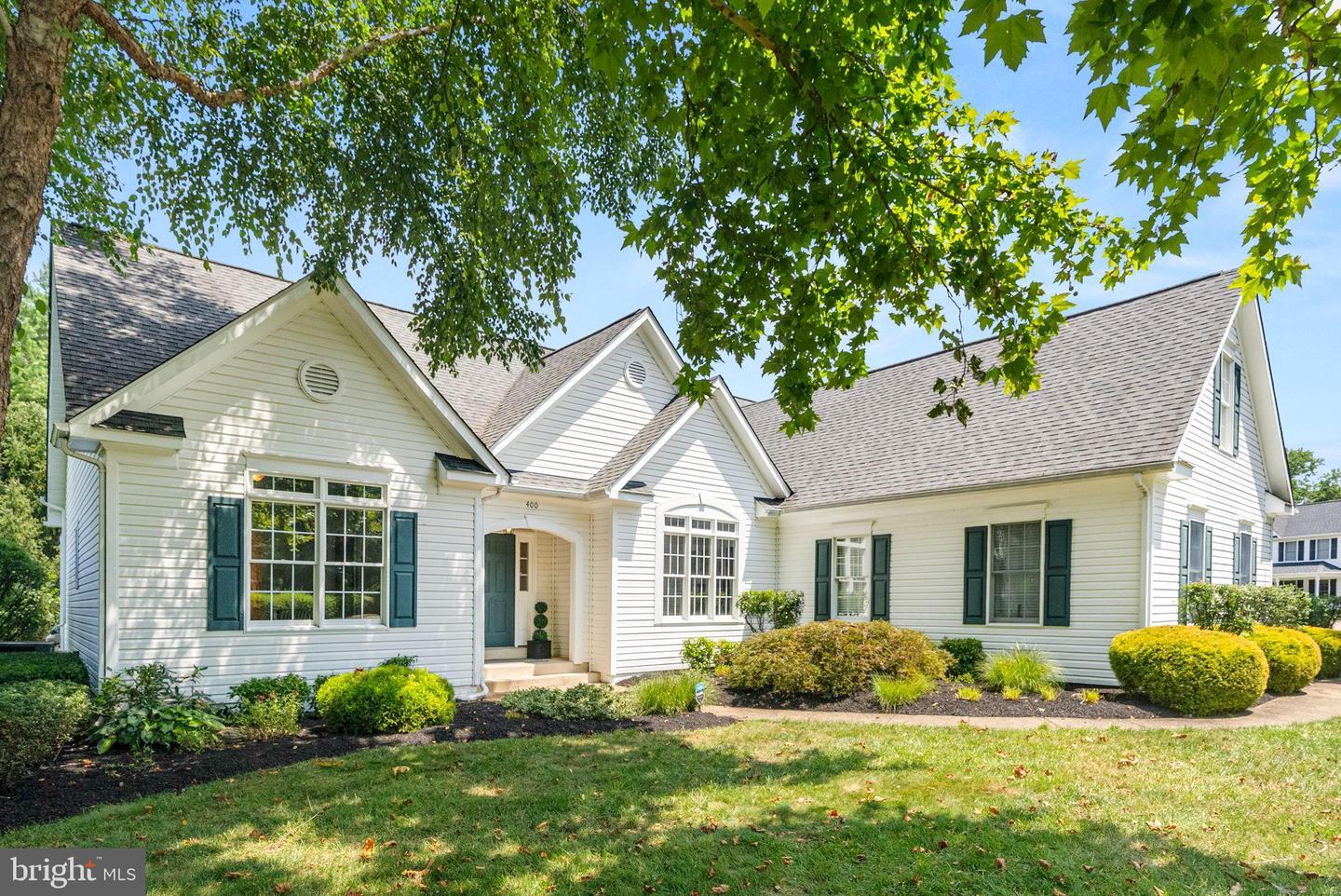 Property Photo: 400 Glenmeade Circle VA 20132