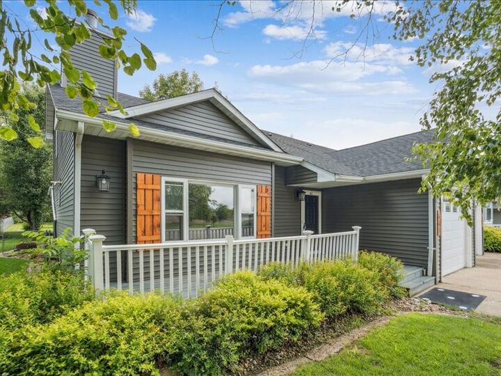 Property Photo: 611 W Sovers Street IA 52333