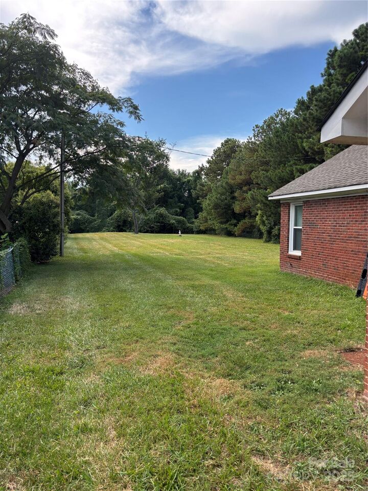 Property Photo:  5914 Nations Ford Road  NC 28217 