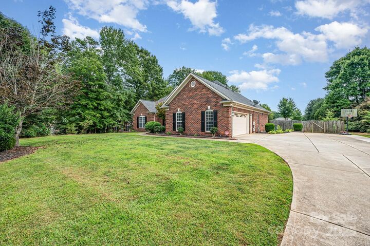 Property Photo:  11526 Lemmond Acres Drive  NC 28227 