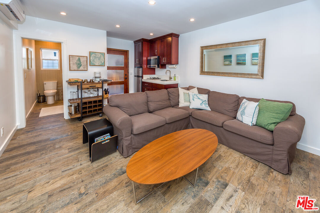 Property Photo: 38 Sunset Ave CA 90291