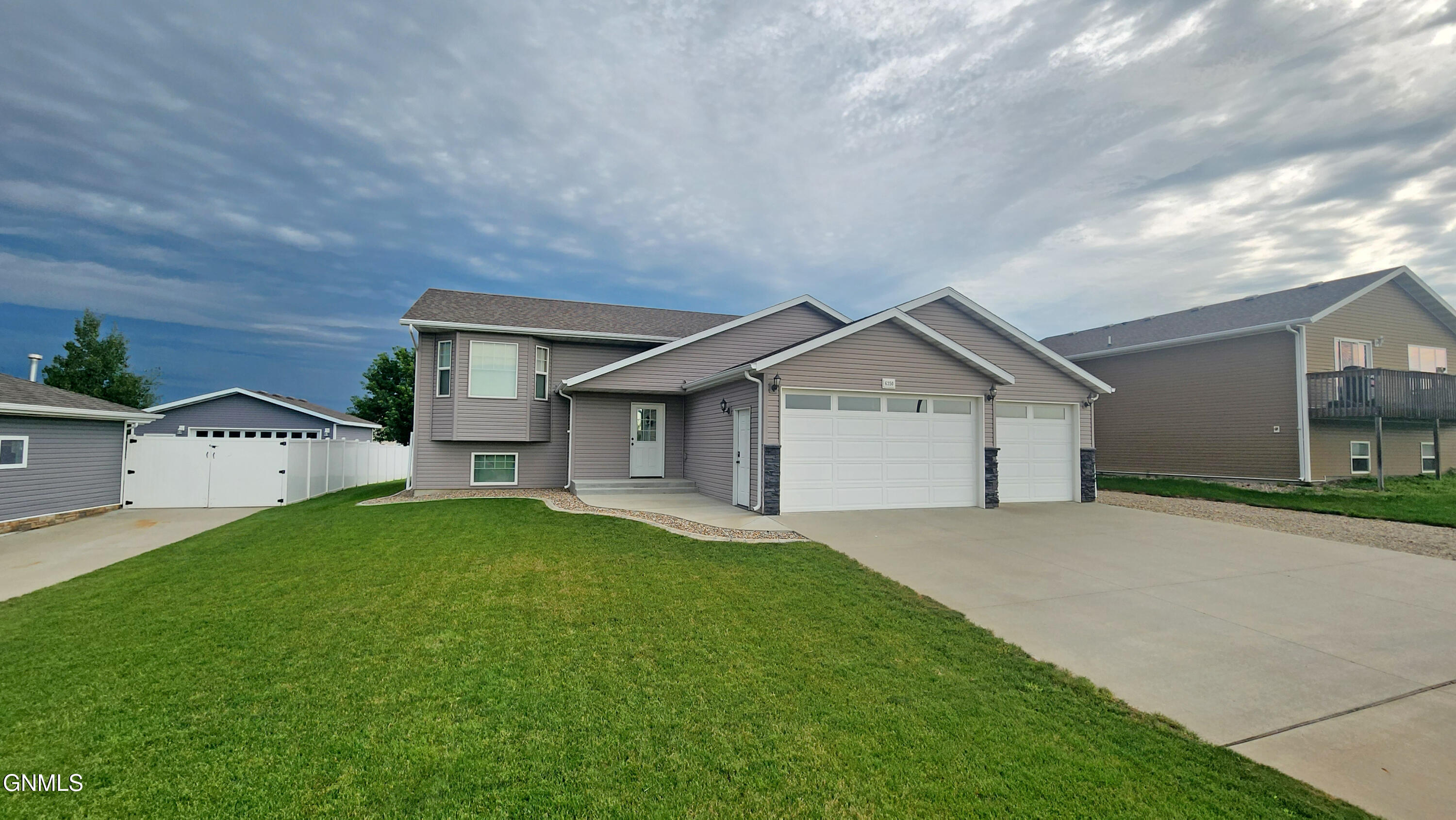 Property Photo:  6350 Dolan Drive  ND 58504 