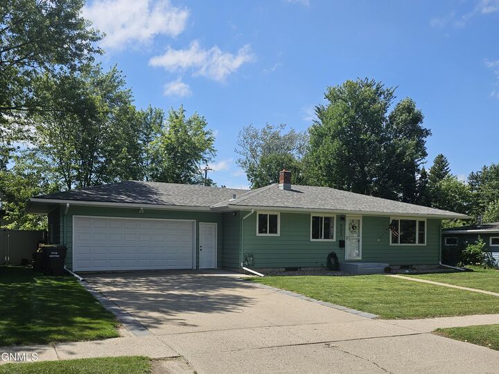 205 15th Avenue NE  Jamestown ND 58401 photo