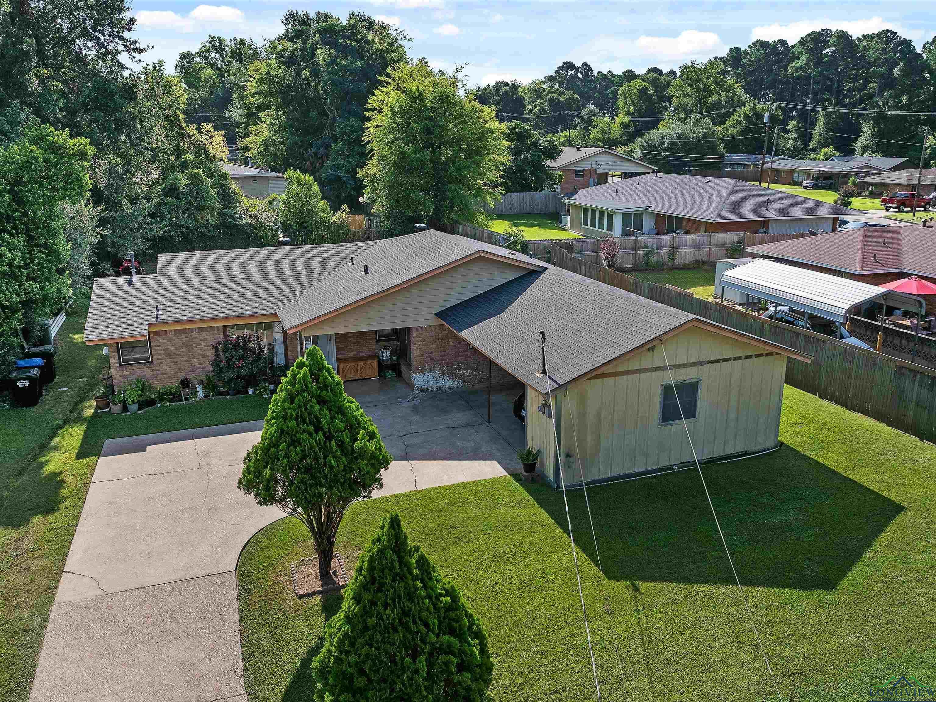 Property Photo:  706 Diane Dr  TX 75602 