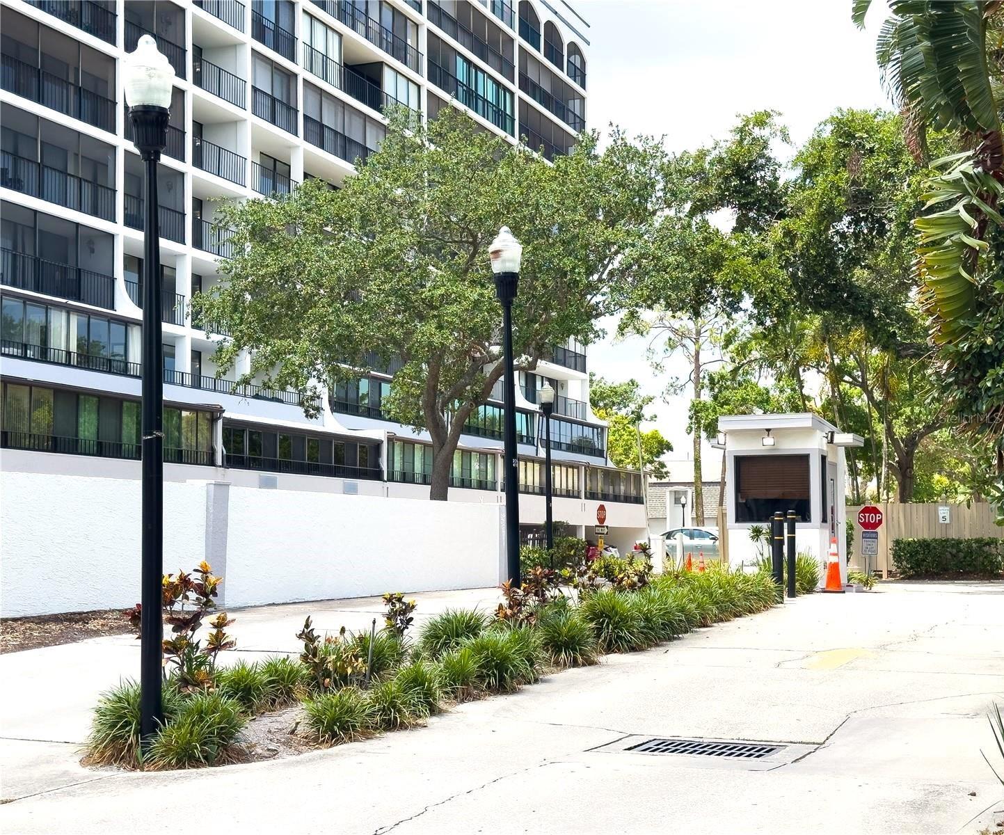 Property Photo: 3211 W Swann Avenue 806 FL 33609