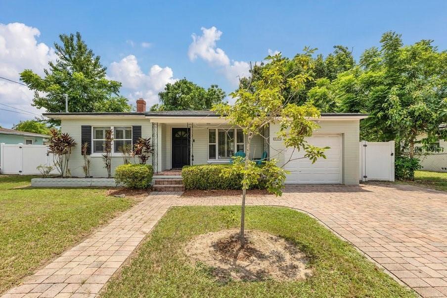 Property Photo: 107 Primrose Court FL 32803