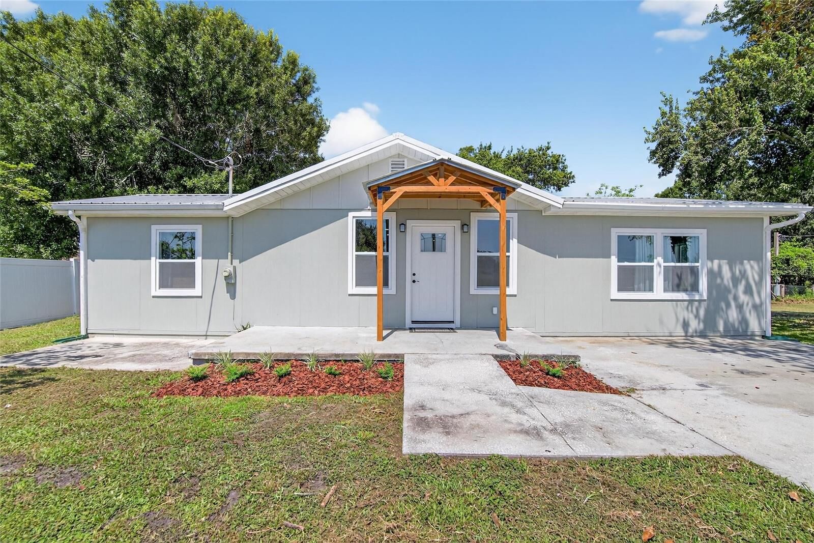 Property Photo: 1120 Walker Road FL 33810